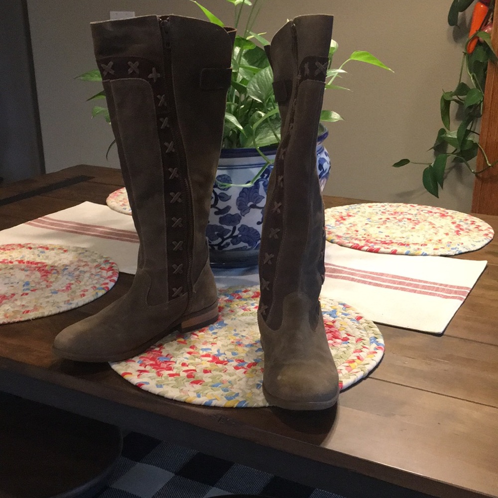Born boots size 6